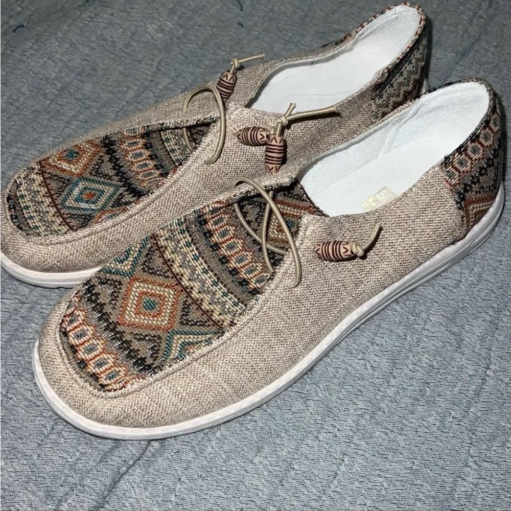 BRAND NEW HEYDUDE KNOCKOFF